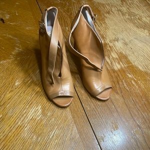 Vince Camuto High-Heels